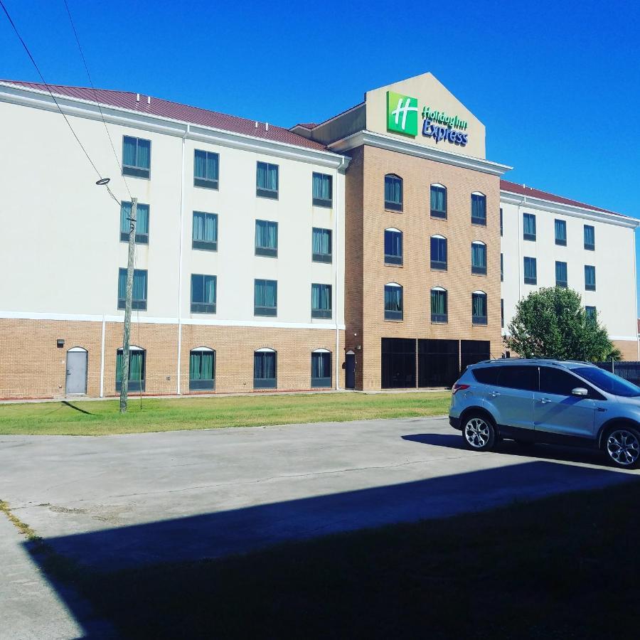 Holiday Inn Express Уэйкросс Экстерьер фото