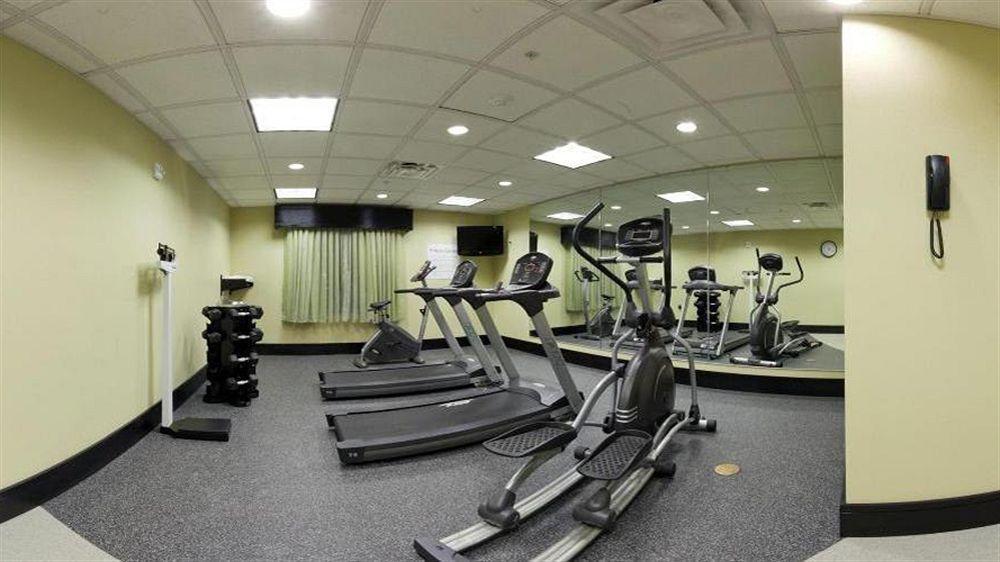 Holiday Inn Express Уэйкросс Экстерьер фото