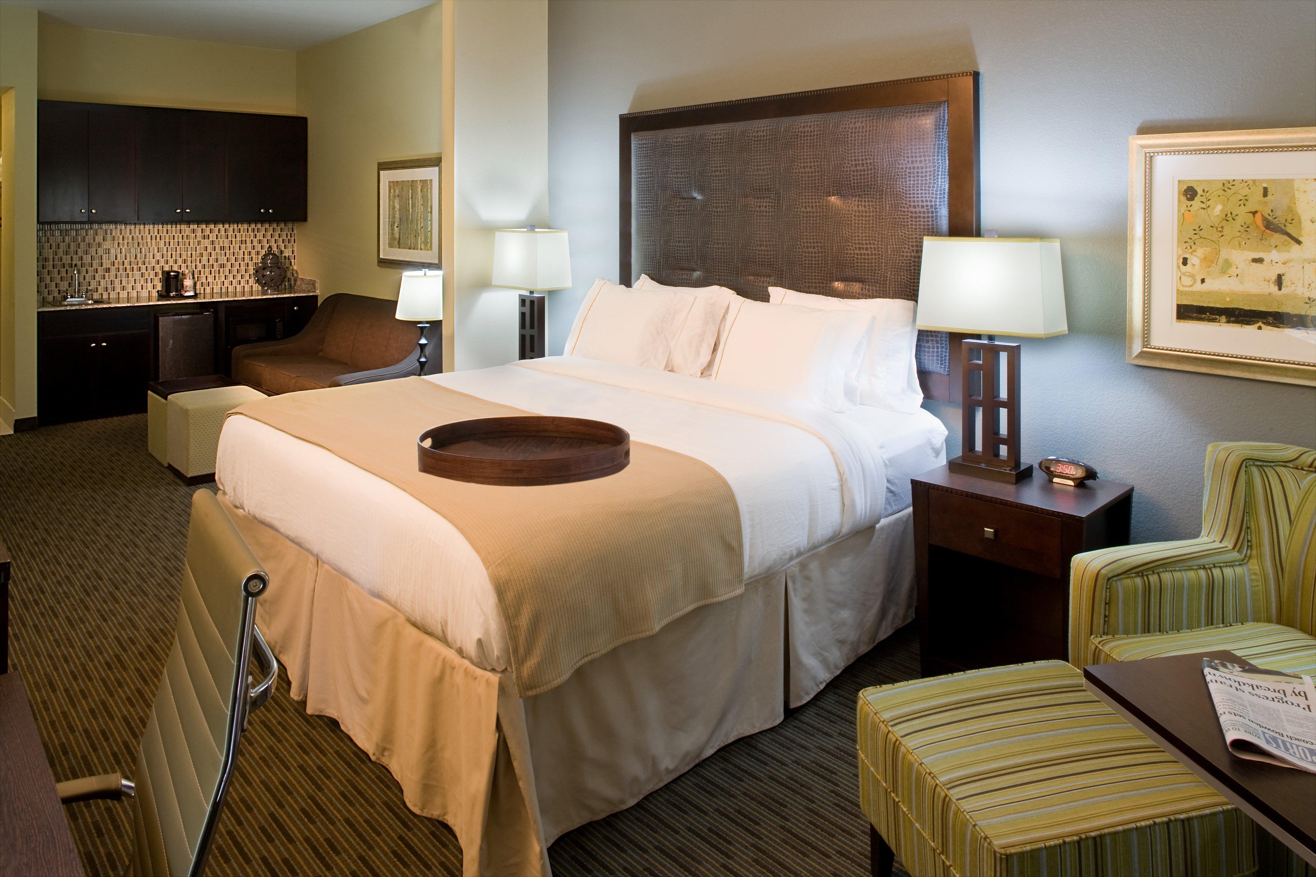 Holiday Inn Express Уэйкросс Экстерьер фото