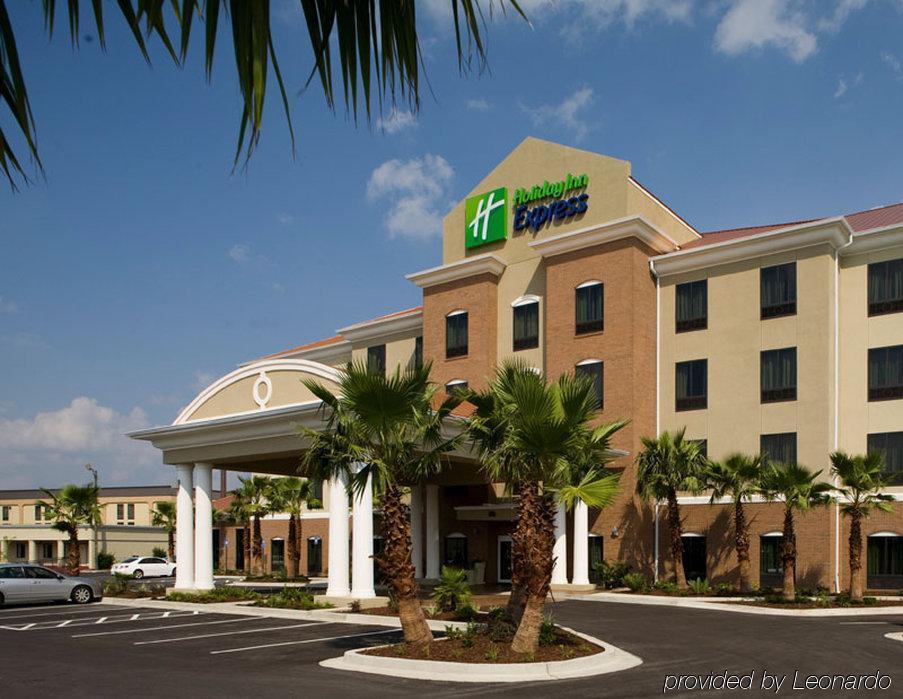 Holiday Inn Express Уэйкросс Экстерьер фото