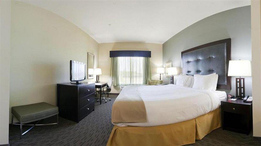 Holiday Inn Express Уэйкросс Экстерьер фото
