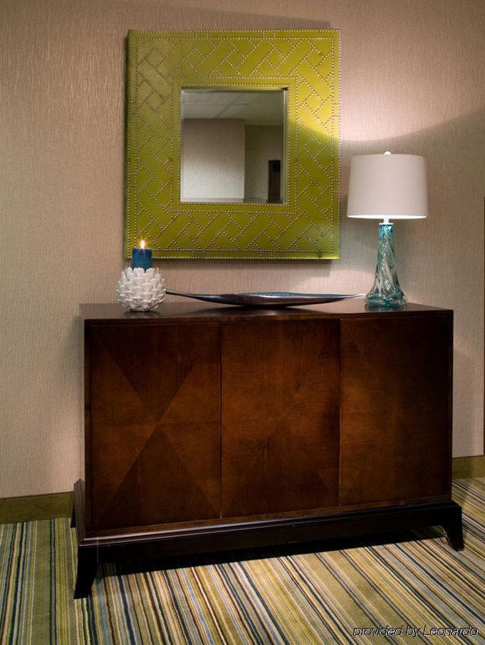 Holiday Inn Express Уэйкросс Интерьер фото