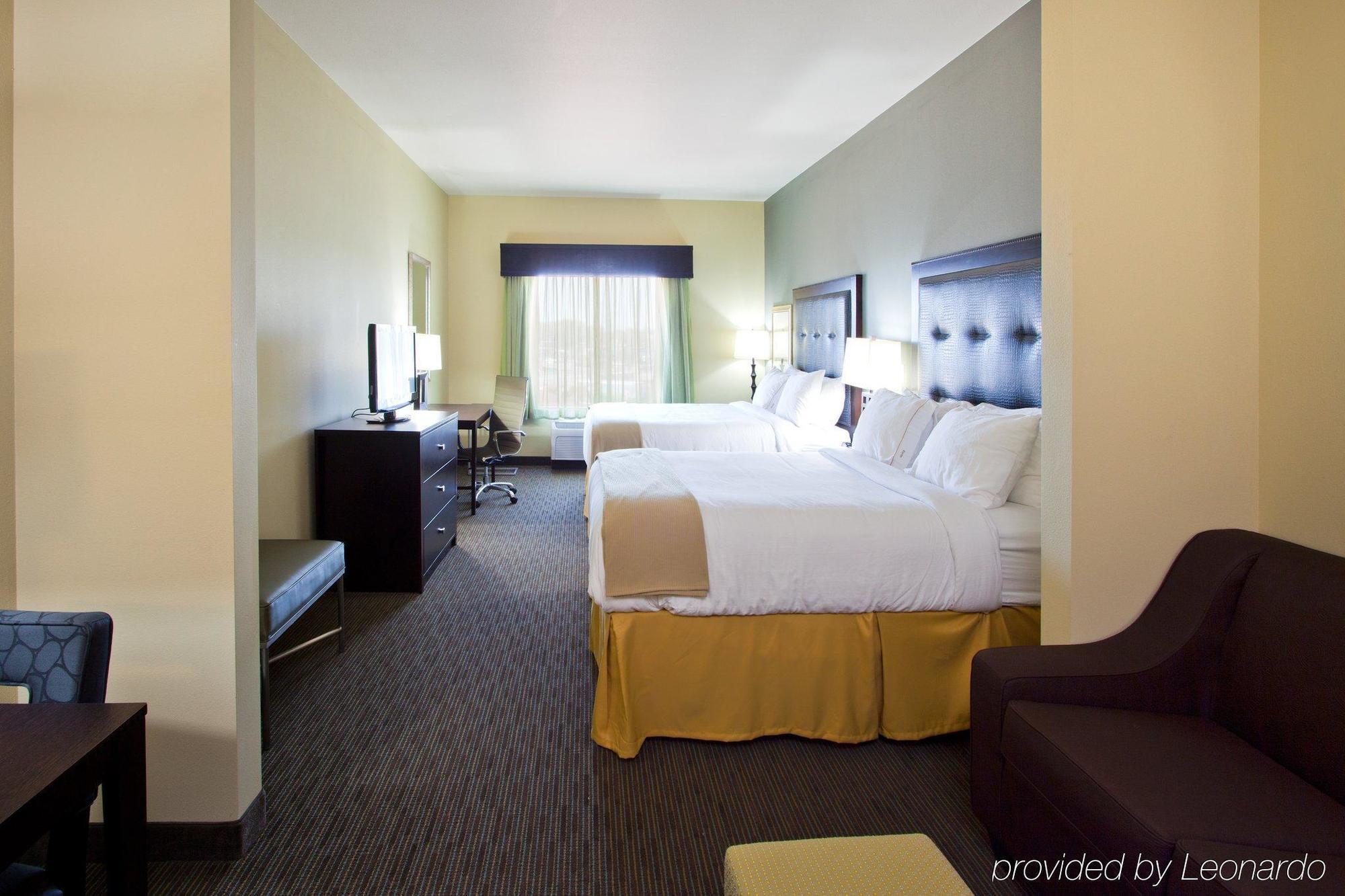 Holiday Inn Express Уэйкросс Номер фото